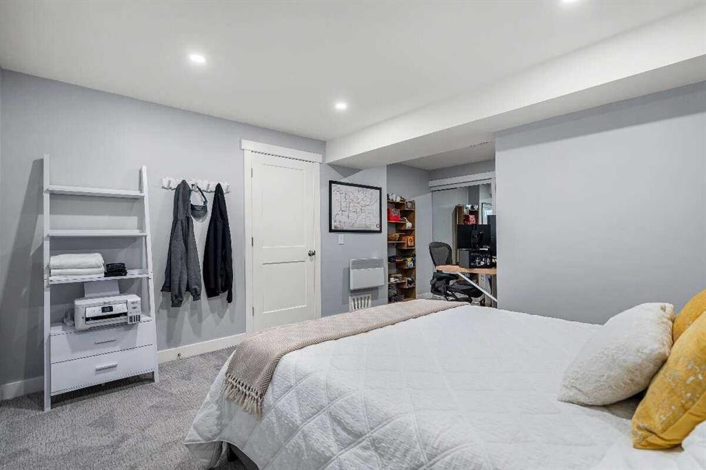 359 Mt Apex Green Se, Calgary, AB - Indoor Photo Showing Bedroom