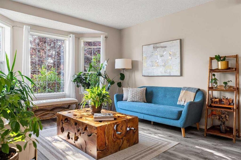 359 Mt Apex Green Se, Calgary, AB - Indoor Photo Showing Living Room