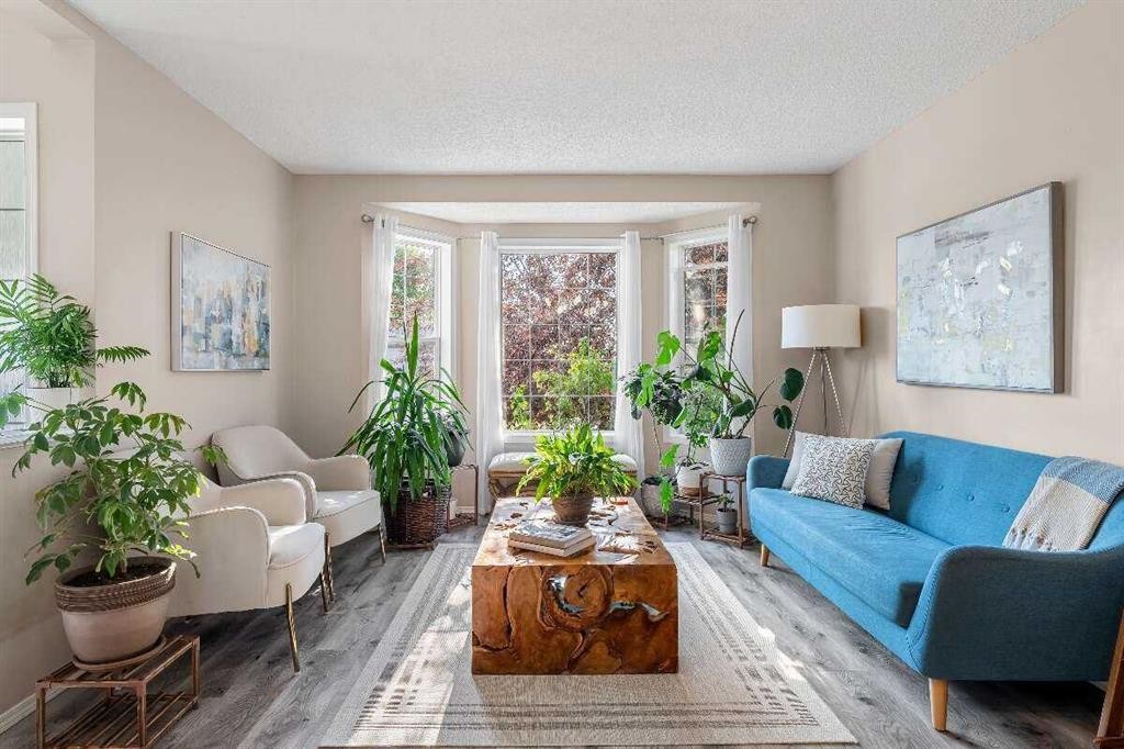 359 Mt Apex Green Se, Calgary, AB - Indoor Photo Showing Living Room