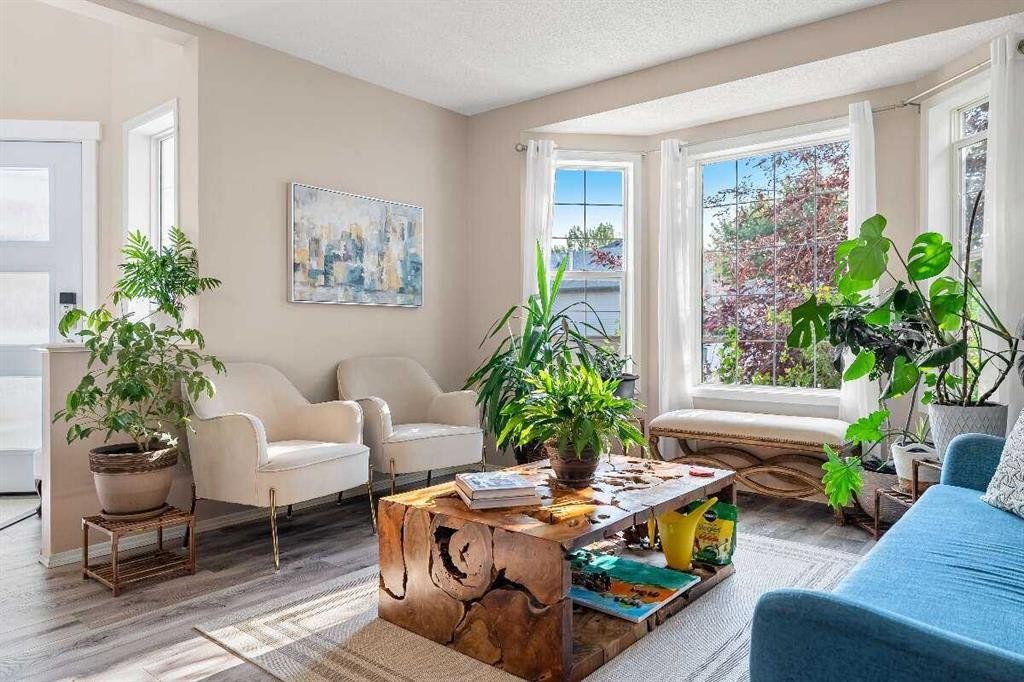 359 Mt Apex Green Se, Calgary, AB - Indoor Photo Showing Living Room