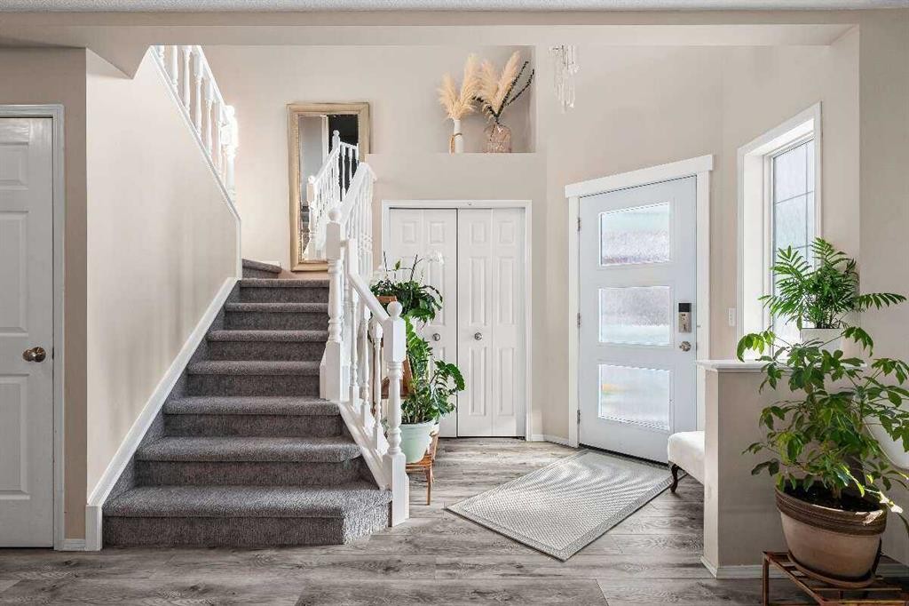 359 Mt Apex Green Se, Calgary, AB - Indoor Photo Showing Other Room