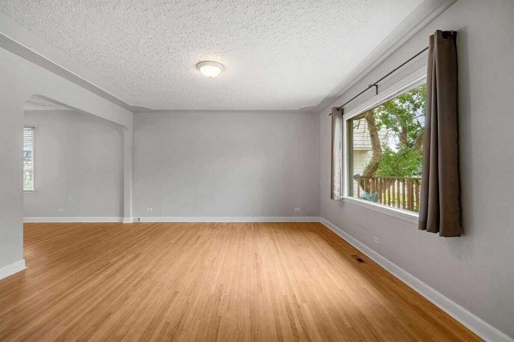 2307 Richmond Road Sw, Calgary, AB - Indoor Photo Showing Other Room