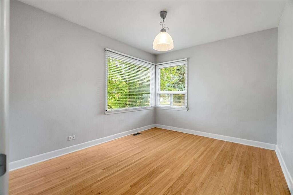 2307 Richmond Road Sw, Calgary, AB - Indoor Photo Showing Other Room