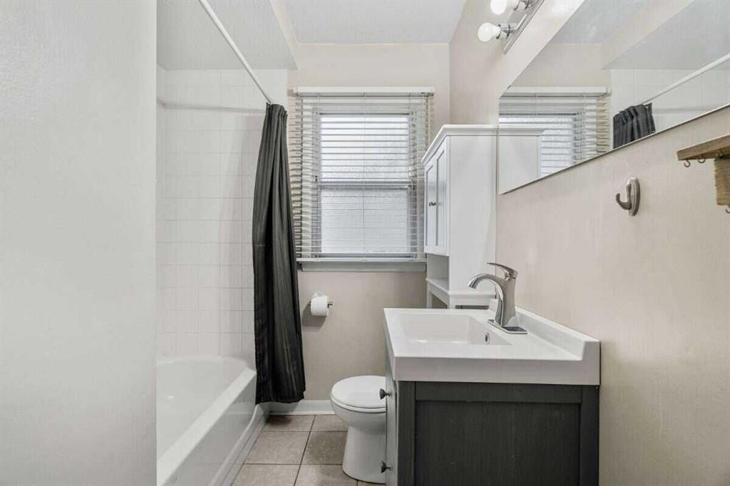 2307 Richmond Road Sw, Calgary, AB - Indoor Photo Showing Bathroom