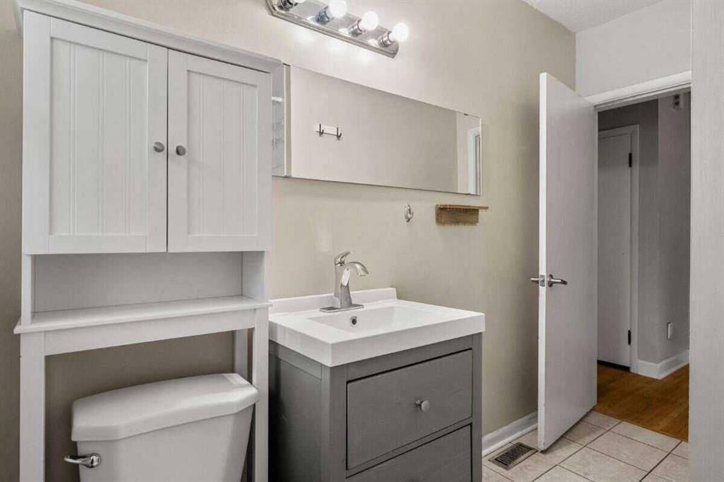 2307 Richmond Road Sw, Calgary, AB - Indoor Photo Showing Bathroom