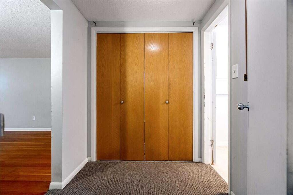 2307 Richmond Road Sw, Calgary, AB - Indoor Photo Showing Other Room