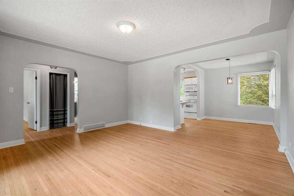 2307 Richmond Road Sw, Calgary, AB - Indoor Photo Showing Other Room