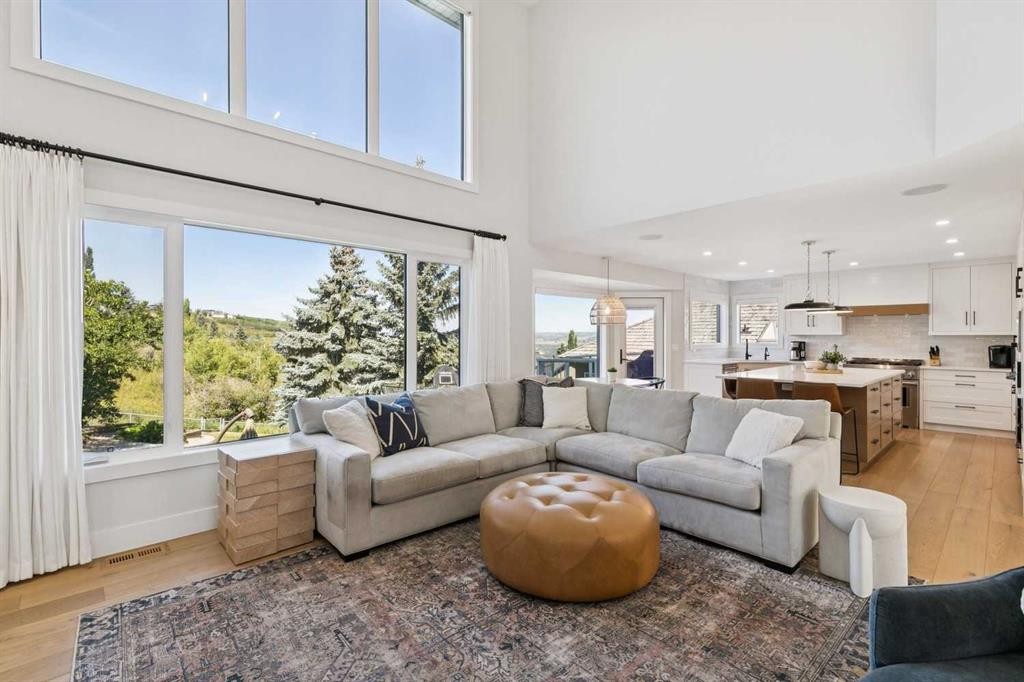 22 Patrick View Sw, Calgary, AB - Indoor Photo Showing Living Room