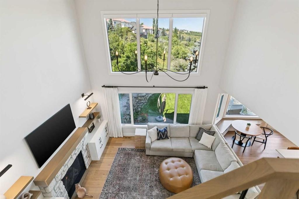 22 Patrick View Sw, Calgary, AB - Indoor Photo Showing Living Room