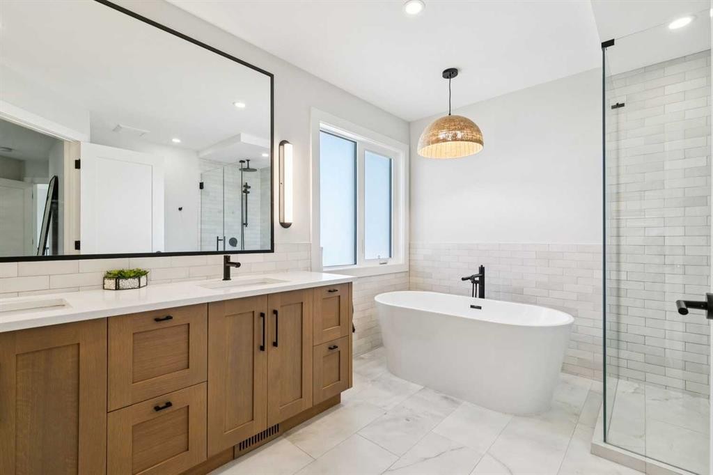 22 Patrick View Sw, Calgary, AB - Indoor Photo Showing Bathroom