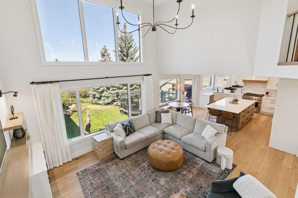 22 Patrick View Sw, Calgary, AB - Indoor Photo Showing Living Room