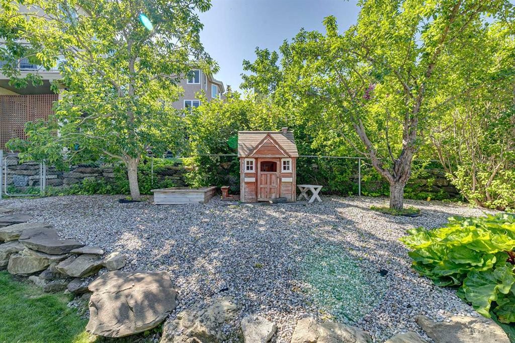 22 Patrick View Sw, Calgary, AB - Outdoor