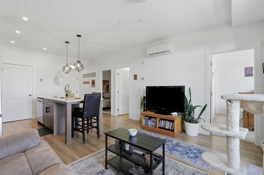 5112-200 Seton Circle Se, Calgary, AB - Indoor Photo Showing Living Room