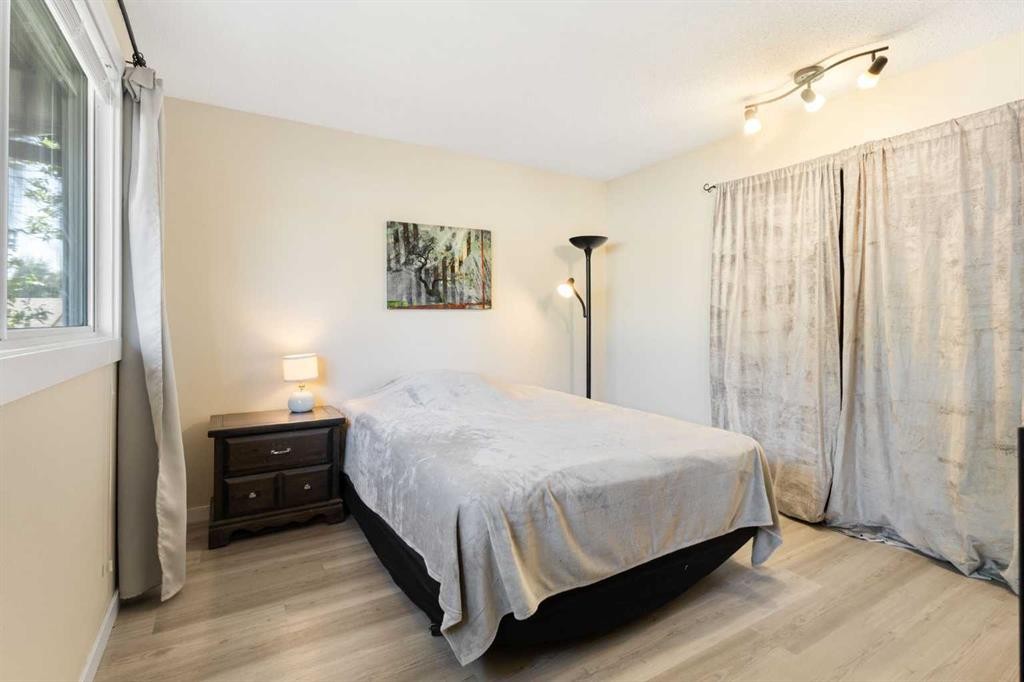 14904 1 Street Se, Calgary, AB - Indoor Photo Showing Bedroom