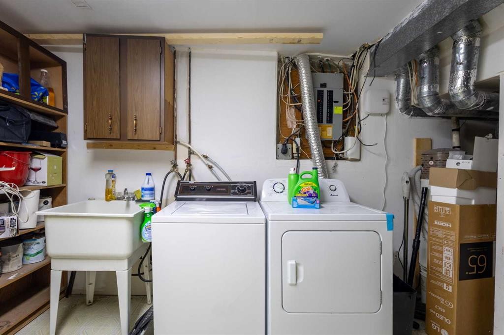 14904 1 Street Se, Calgary, AB - Indoor Photo Showing Laundry Room
