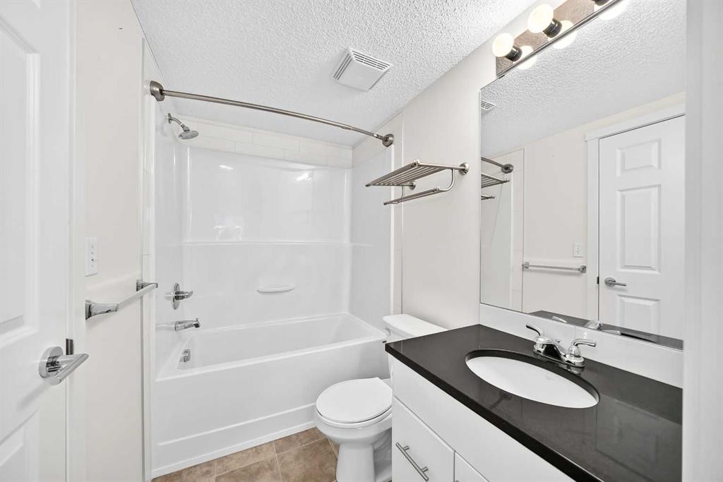 5315-755 Copperpond Boulevard Se, Calgary, AB - Indoor Photo Showing Bathroom