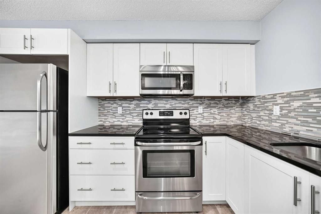 5315-755 Copperpond Boulevard Se, Calgary, AB - Indoor Photo Showing Kitchen With Upgraded Kitchen
