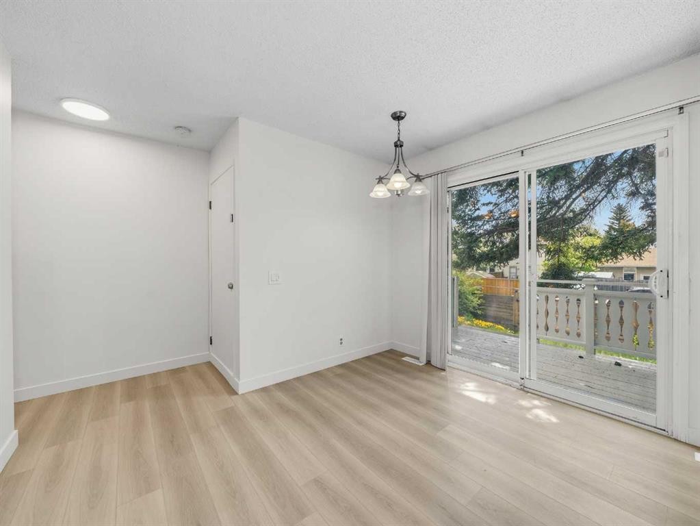 6506 Ranchview Drive Nw, Calgary, AB - Indoor Photo Showing Other Room