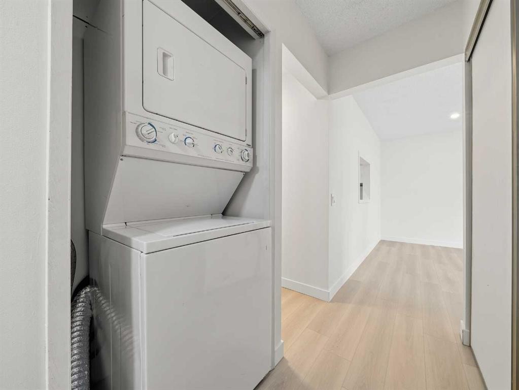 6506 Ranchview Drive Nw, Calgary, AB - Indoor Photo Showing Laundry Room