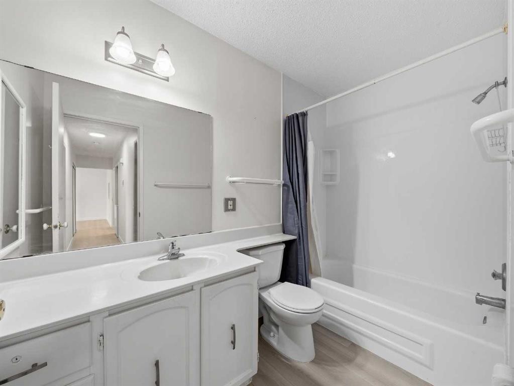 6506 Ranchview Drive Nw, Calgary, AB - Indoor Photo Showing Bathroom