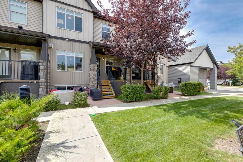 72 Copperpond Landing Se, Calgary, AB - Outdoor With Facade