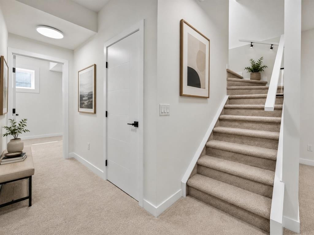 2354 7 Street Nw, Calgary, AB - Indoor Photo Showing Other Room