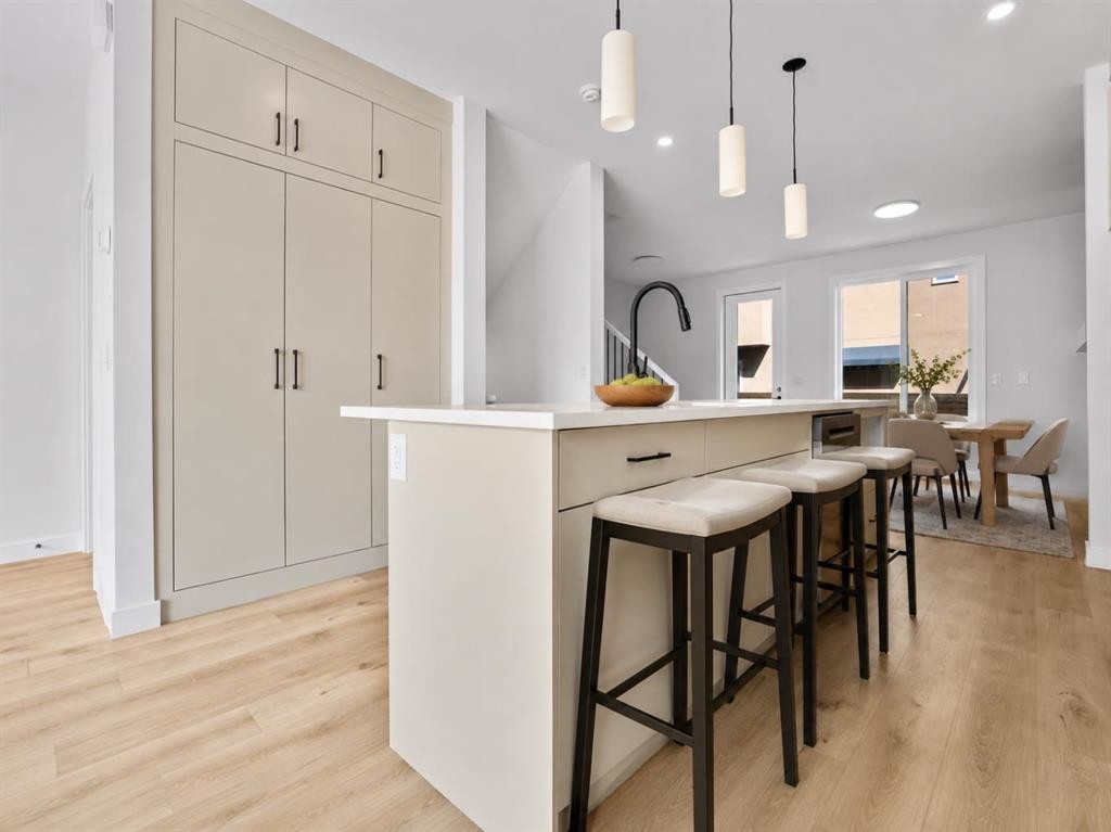 2354 7 Street Nw, Calgary, AB - Indoor