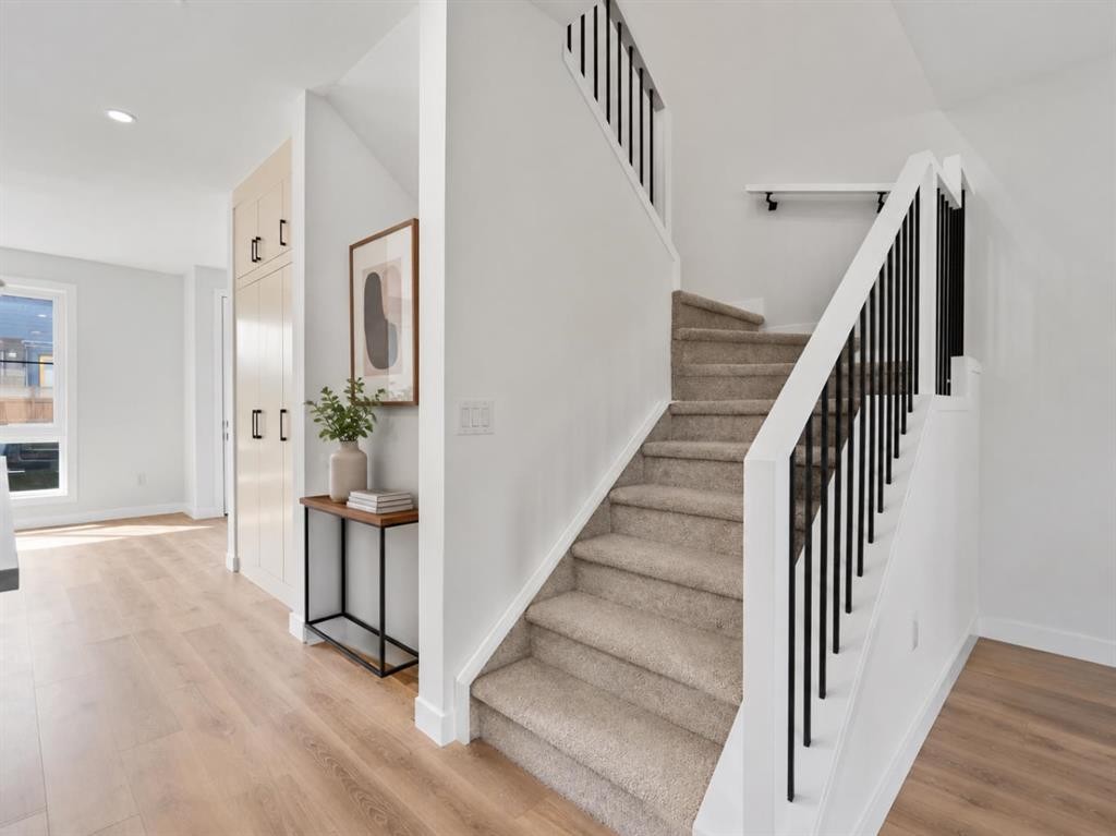 2354 7 Street Nw, Calgary, AB - Indoor Photo Showing Other Room