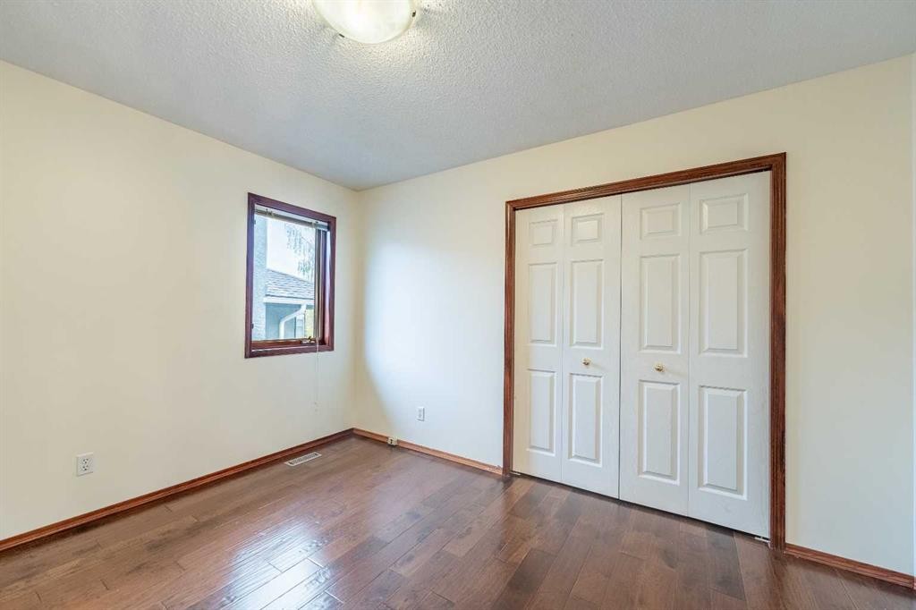 46 Mountain Park Drive Se, Calgary, AB - Indoor Photo Showing Other Room