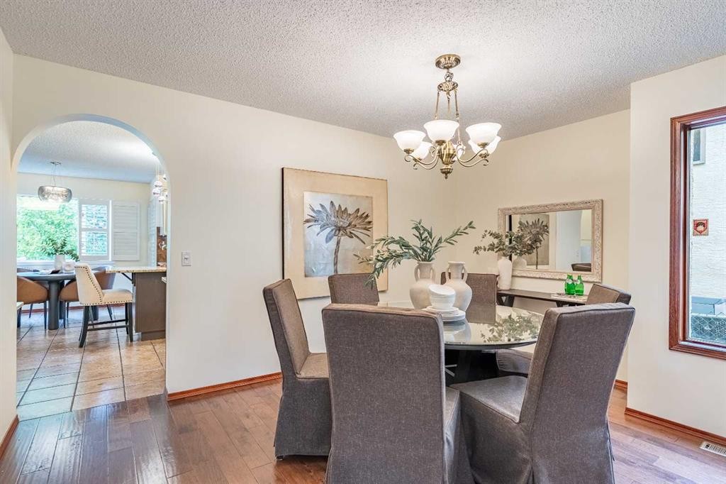 46 Mountain Park Drive Se, Calgary, AB - Indoor Photo Showing Dining Room