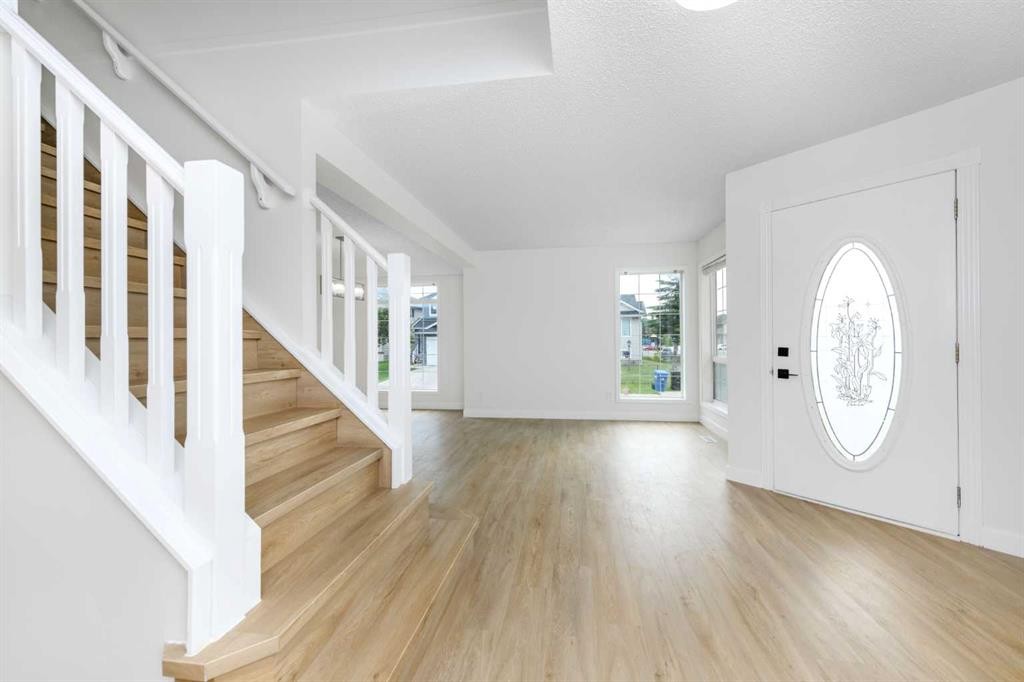 28 Coral Reef Link Ne, Calgary, AB - Indoor Photo Showing Other Room