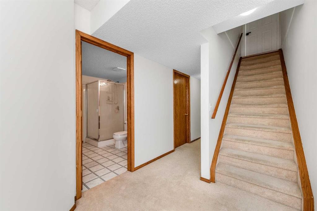 28 Coral Reef Link Ne, Calgary, AB - Indoor Photo Showing Other Room