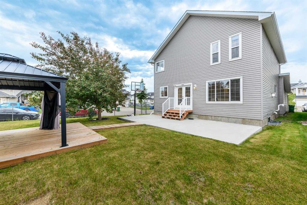 28 Coral Reef Link Ne, Calgary, AB - Outdoor