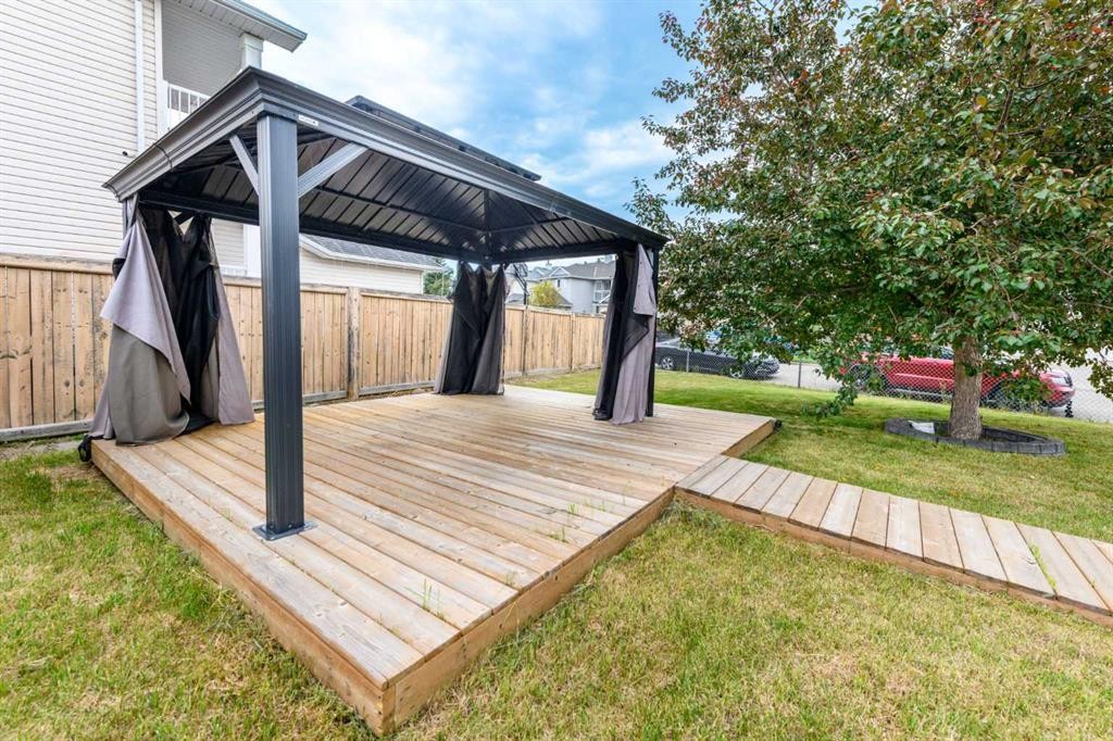 28 Coral Reef Link Ne, Calgary, AB - Outdoor