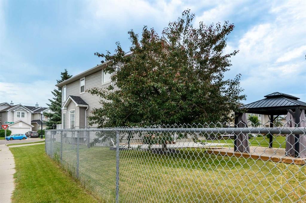 28 Coral Reef Link Ne, Calgary, AB - Outdoor
