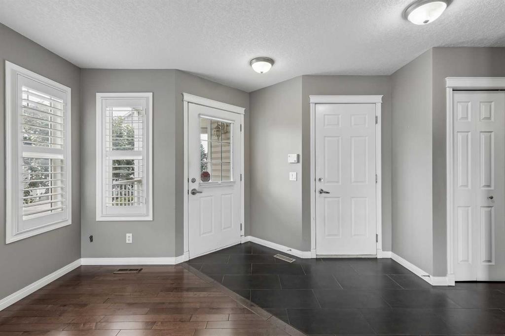 139 Hidden Creek Gardens Nw, Calgary, AB - Indoor Photo Showing Other Room