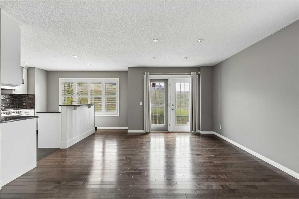 139 Hidden Creek Gardens Nw, Calgary, AB - Indoor Photo Showing Kitchen