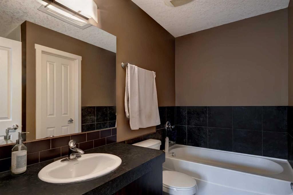 6 Elgin Meadows Road Se, Calgary, AB - Indoor Photo Showing Bathroom