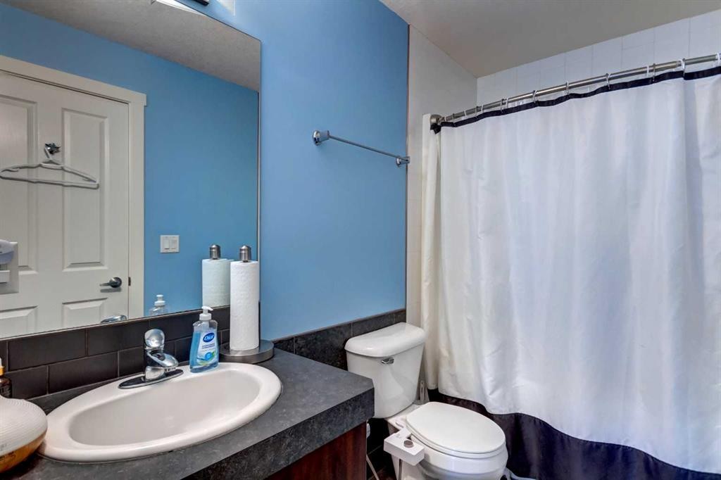 6 Elgin Meadows Road Se, Calgary, AB - Indoor Photo Showing Bathroom