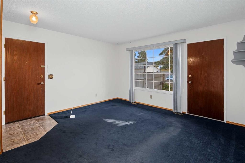 75-175 Manora Place Ne, Calgary, AB - Indoor Photo Showing Other Room