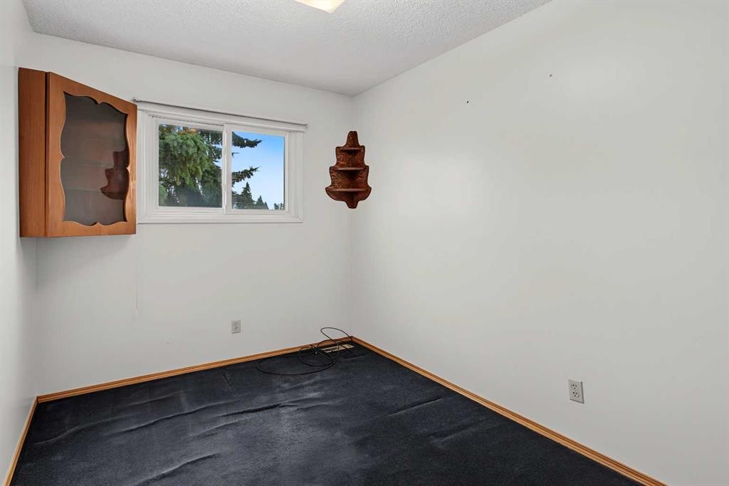 75-175 Manora Place Ne, Calgary, AB - Indoor Photo Showing Other Room