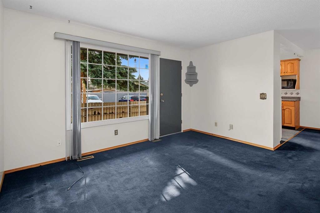 75-175 Manora Place Ne, Calgary, AB - Indoor Photo Showing Other Room