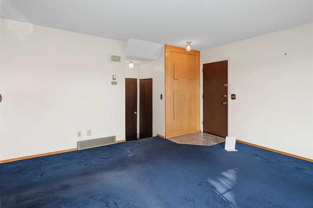 75-175 Manora Place Ne, Calgary, AB - Indoor Photo Showing Other Room