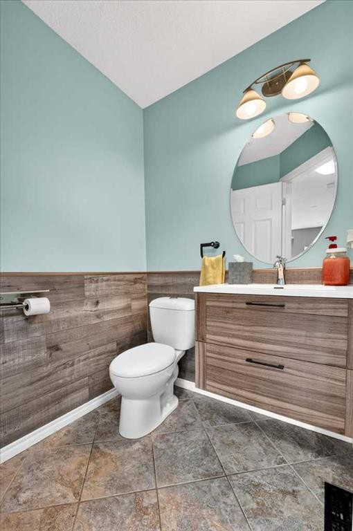 128 Cranberry Circle Se, Calgary, AB - Indoor Photo Showing Bathroom