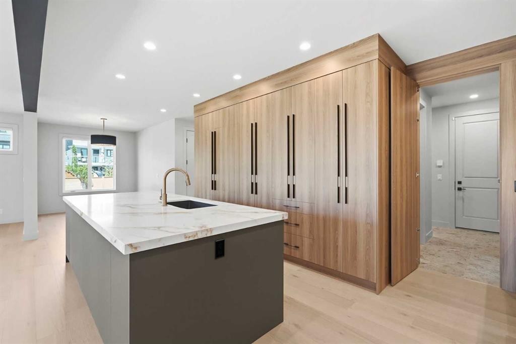 3 Mystic Ridge Way Sw, Calgary, AB - Indoor Photo Showing Kitchen