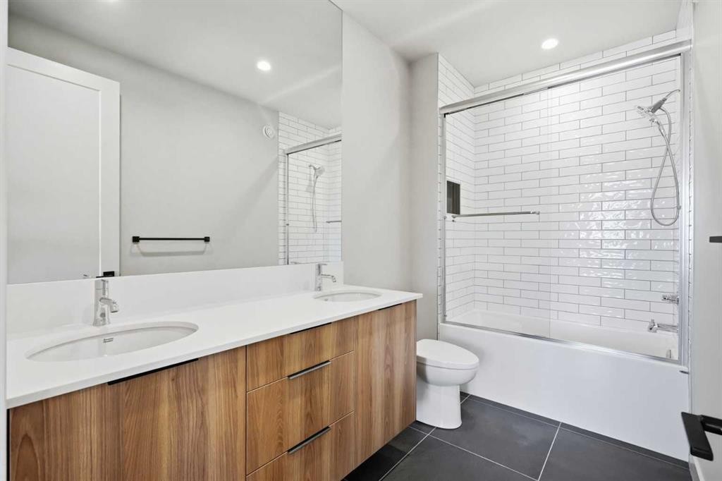 3 Mystic Ridge Way Sw, Calgary, AB - Indoor Photo Showing Bathroom