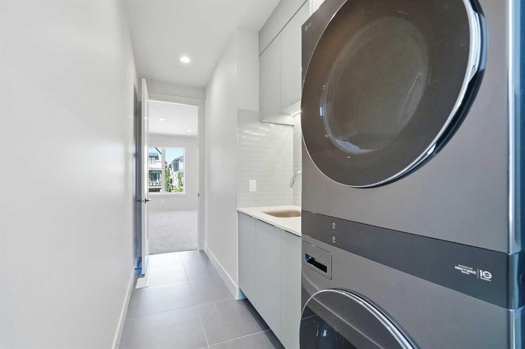 3 Mystic Ridge Way Sw, Calgary, AB - Indoor Photo Showing Laundry Room