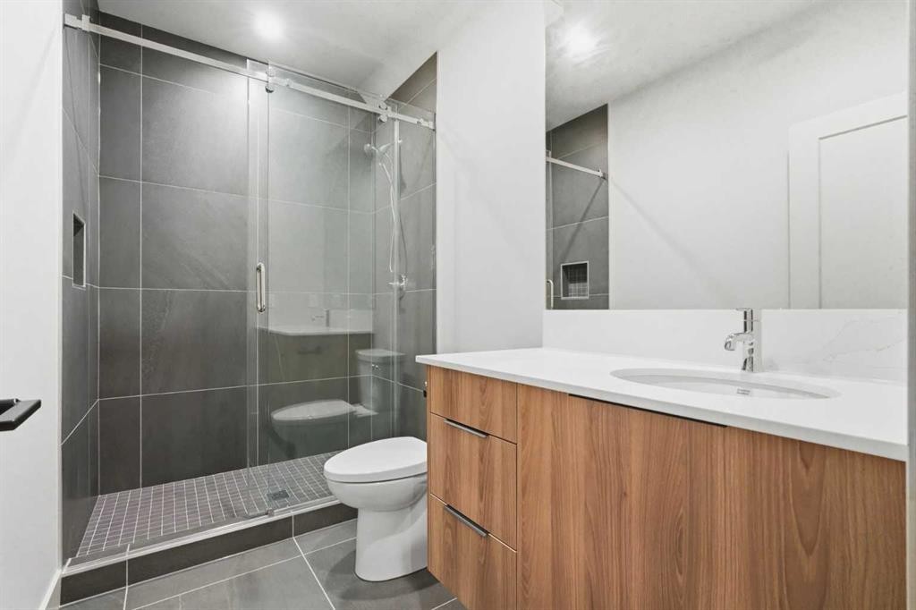 3 Mystic Ridge Way Sw, Calgary, AB - Indoor Photo Showing Bathroom