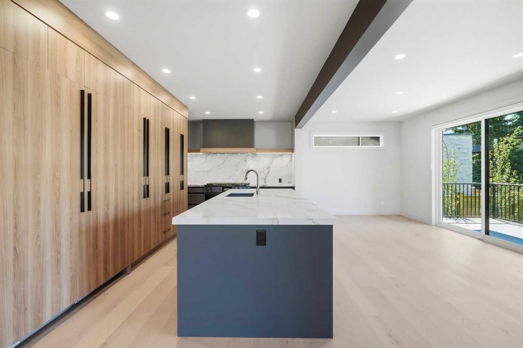 3 Mystic Ridge Way Sw, Calgary, AB - Indoor Photo Showing Kitchen With Upgraded Kitchen