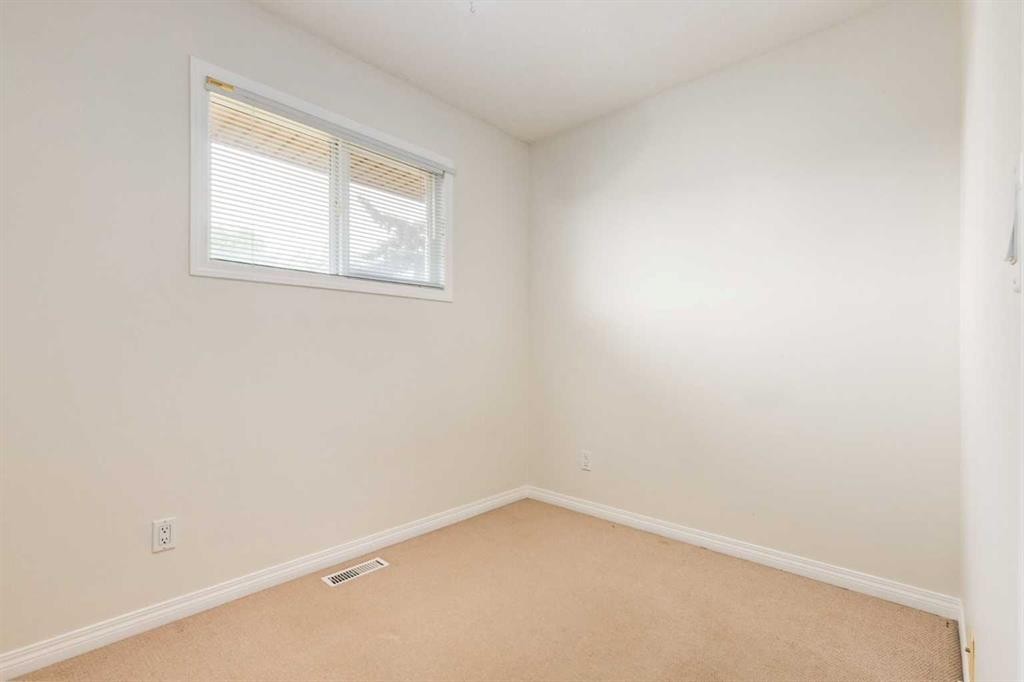 2234 15A Street Se, Calgary, AB - Indoor Photo Showing Other Room